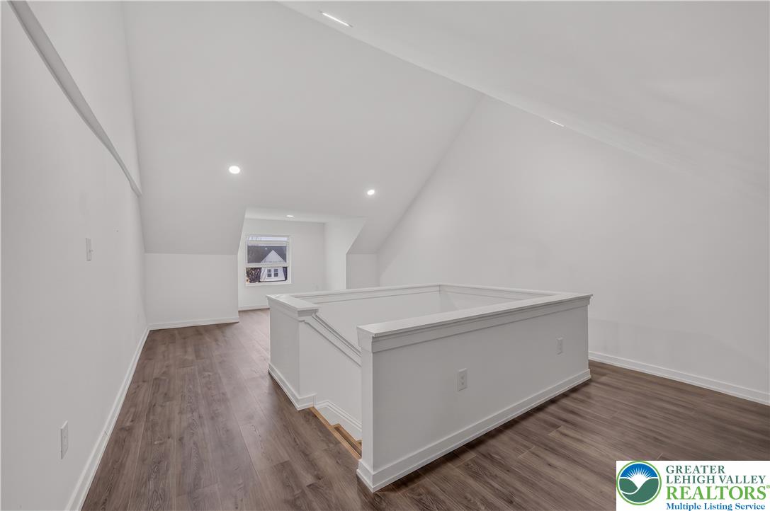 916 Center Street Property Photo 28