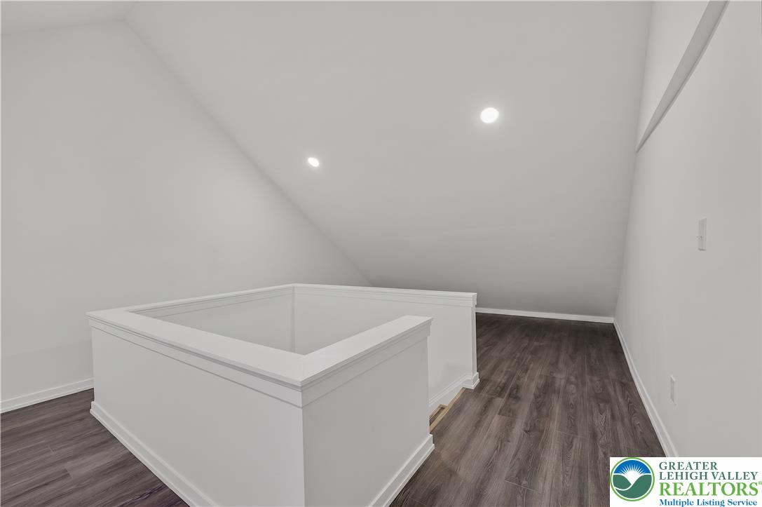 916 Center Street Property Photo 29