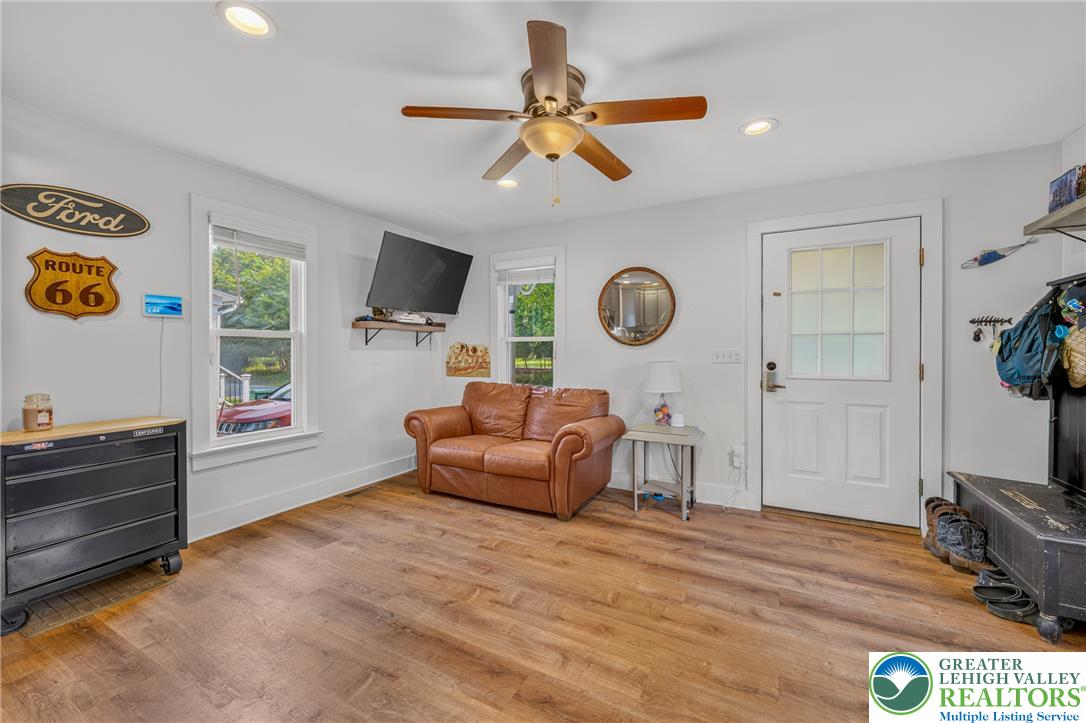 432 Birch Street Property Photo 5