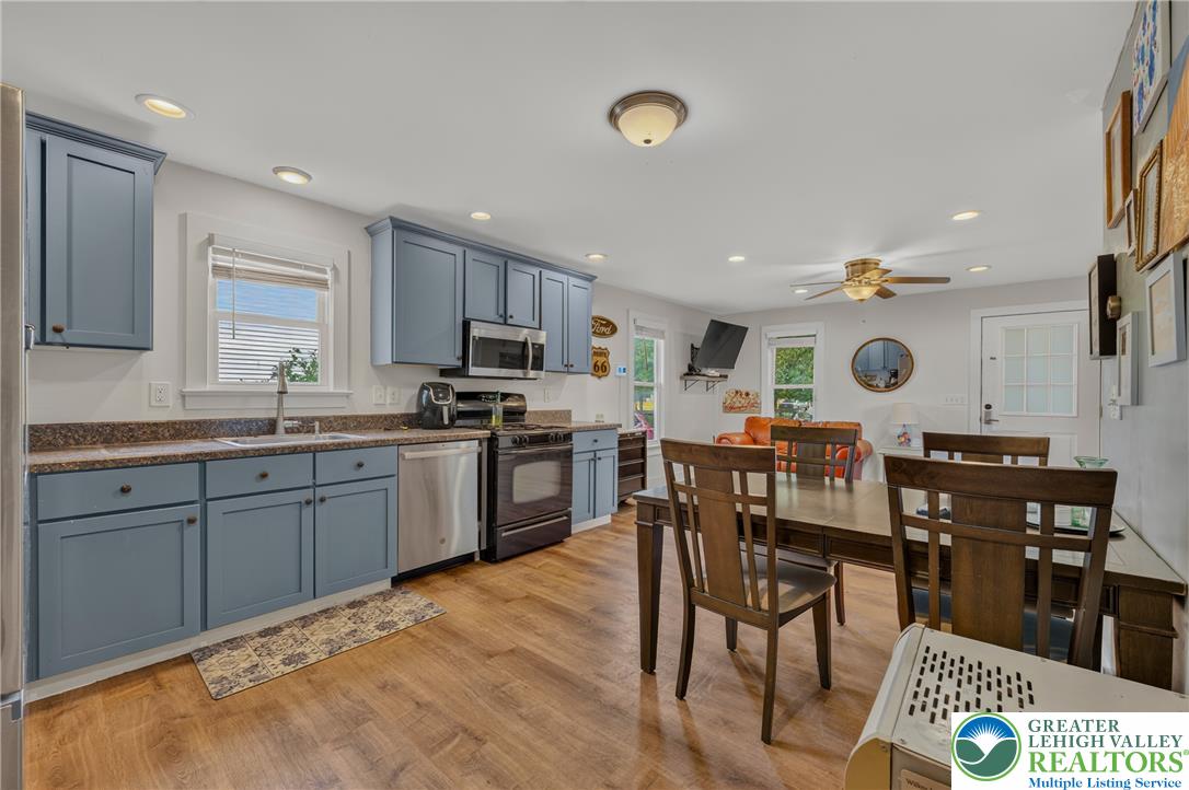 432 Birch Street Property Photo 8