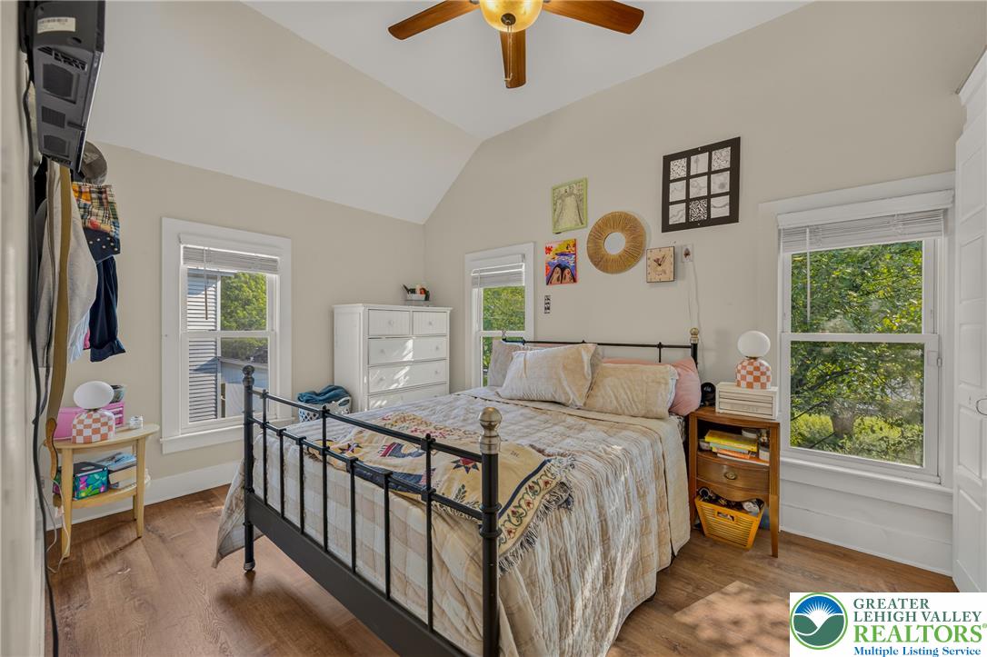 432 Birch Street Property Photo 16