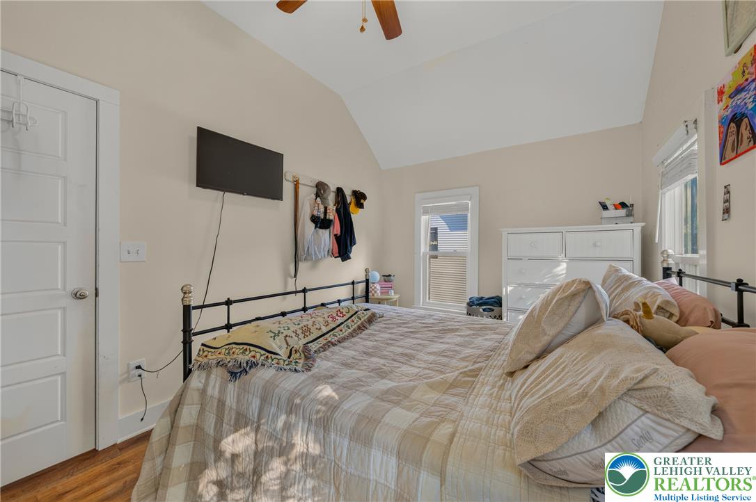 432 Birch Street Property Photo 17