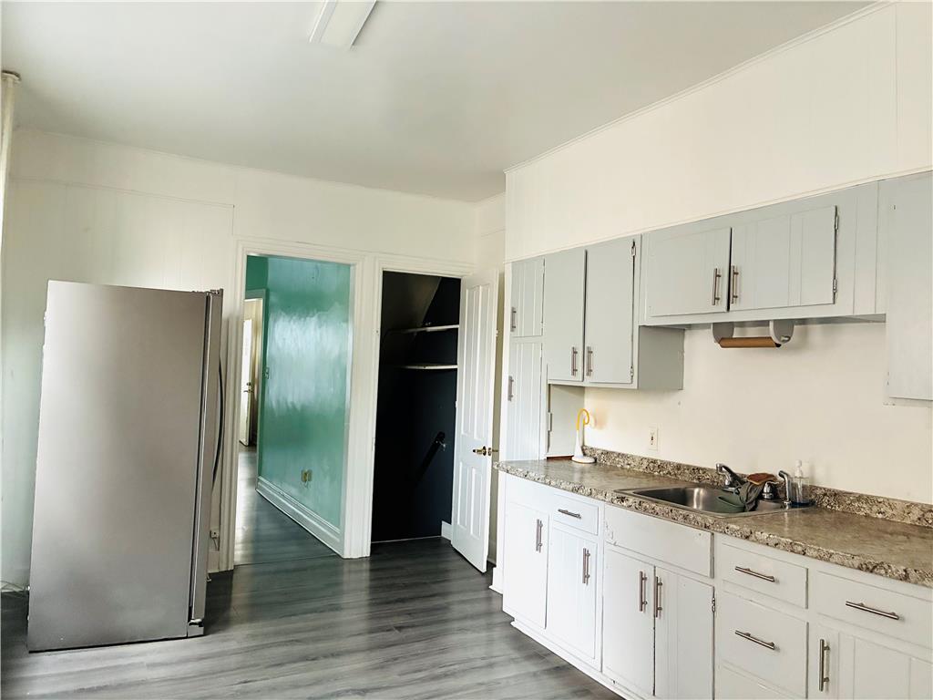 521 North Law Street Property Photo 6