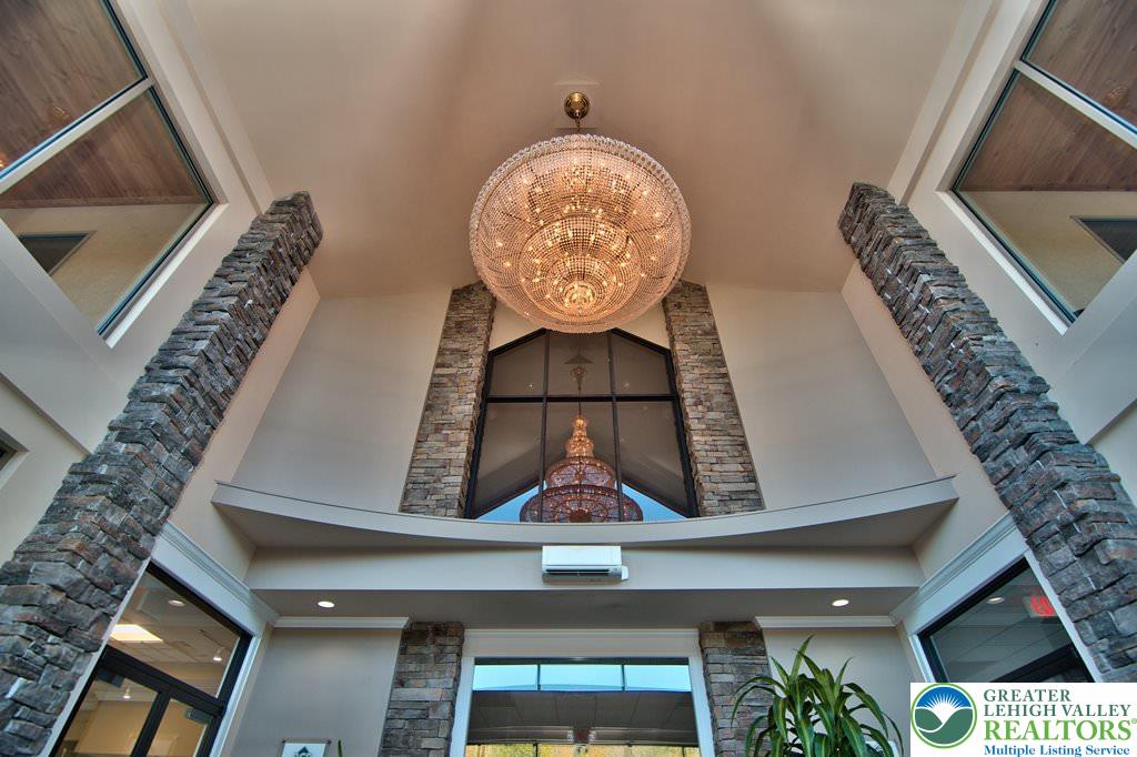 507 Seven Bridges Road 204 Property Photo 3