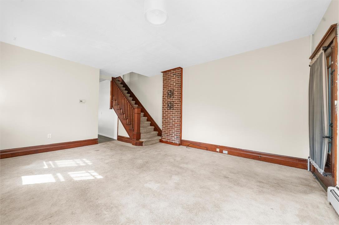 306 East 20th Property Photo 3