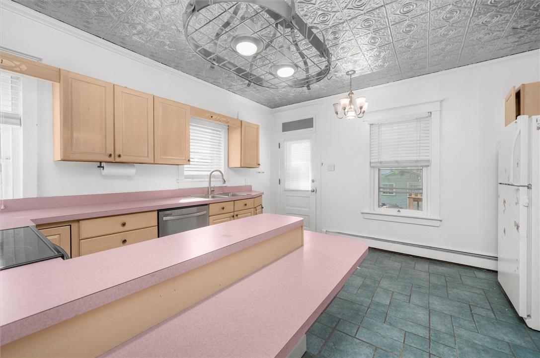 306 East 20th Property Photo 6