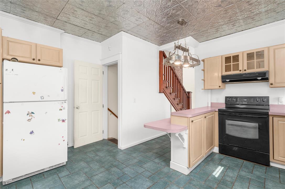 306 East 20th Property Photo 8
