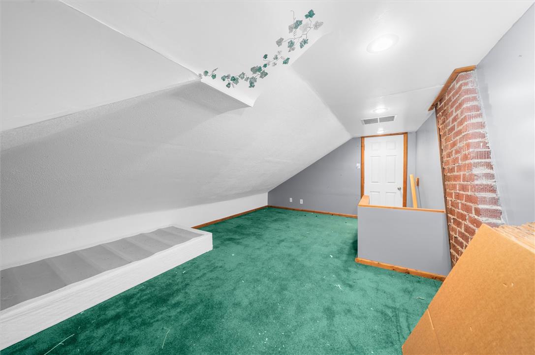 306 East 20th Property Photo 17