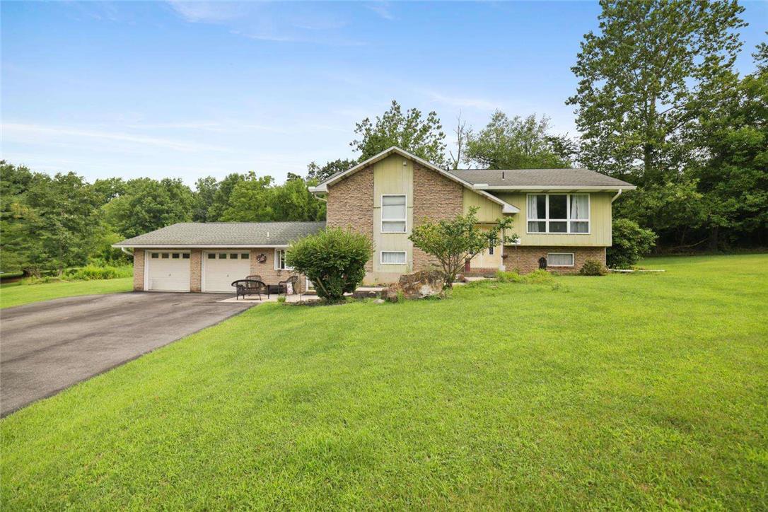 2371 Honeysuckle Road Property Photo 2