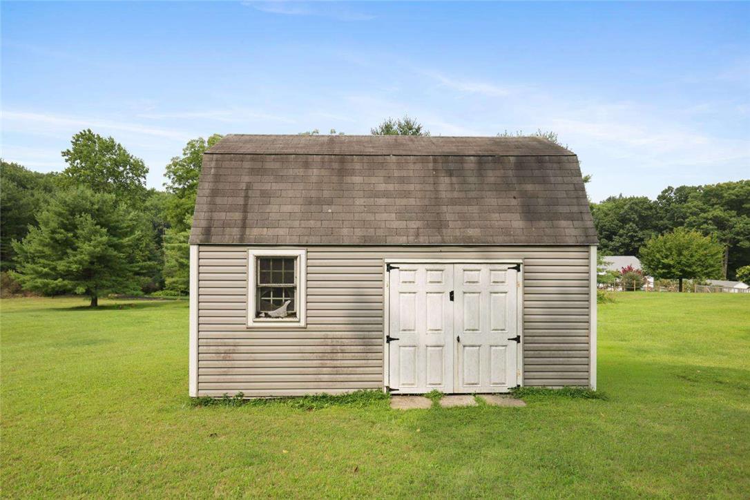 2371 Honeysuckle Road Property Photo 6