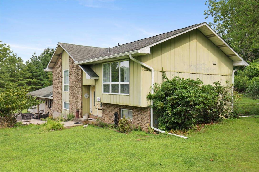 2371 Honeysuckle Road Property Photo 8