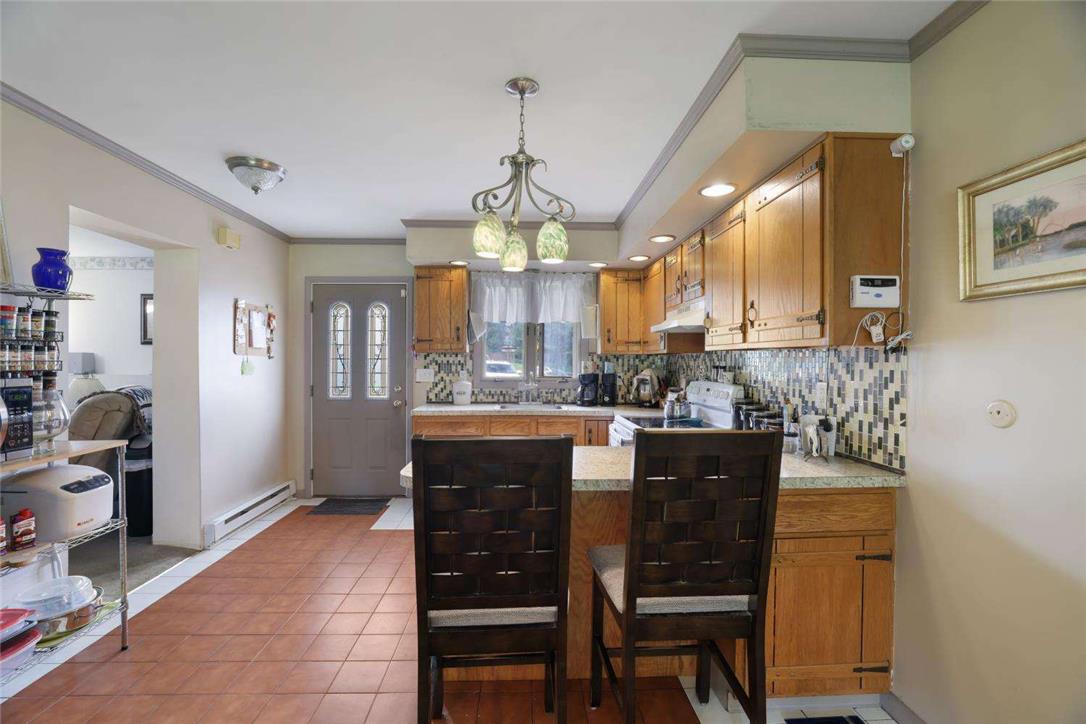 2371 Honeysuckle Road Property Photo 9