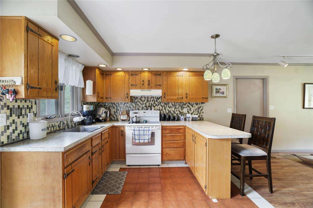 2371 Honeysuckle Road Property Photo 12