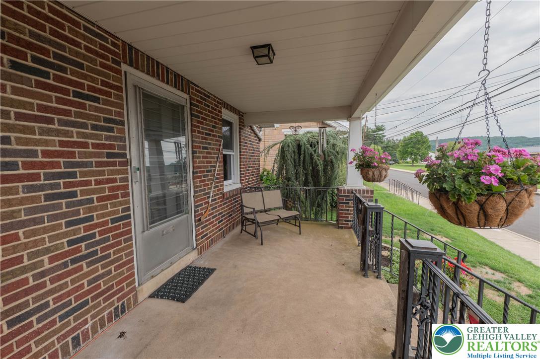 655 North Street Property Photo 2