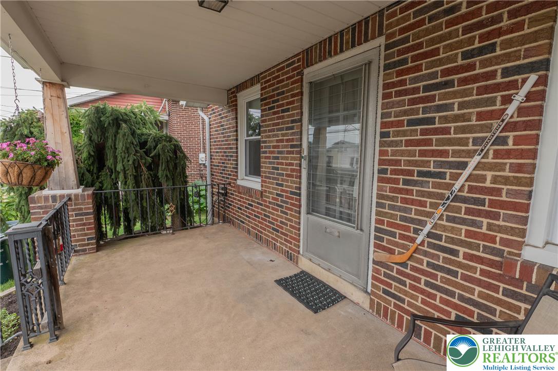 655 North Street Property Photo 3