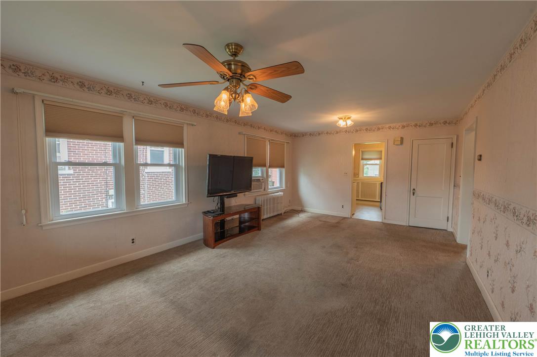 655 North Street Property Photo 4