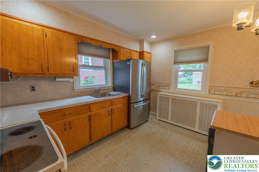 655 North Street Property Photo 7