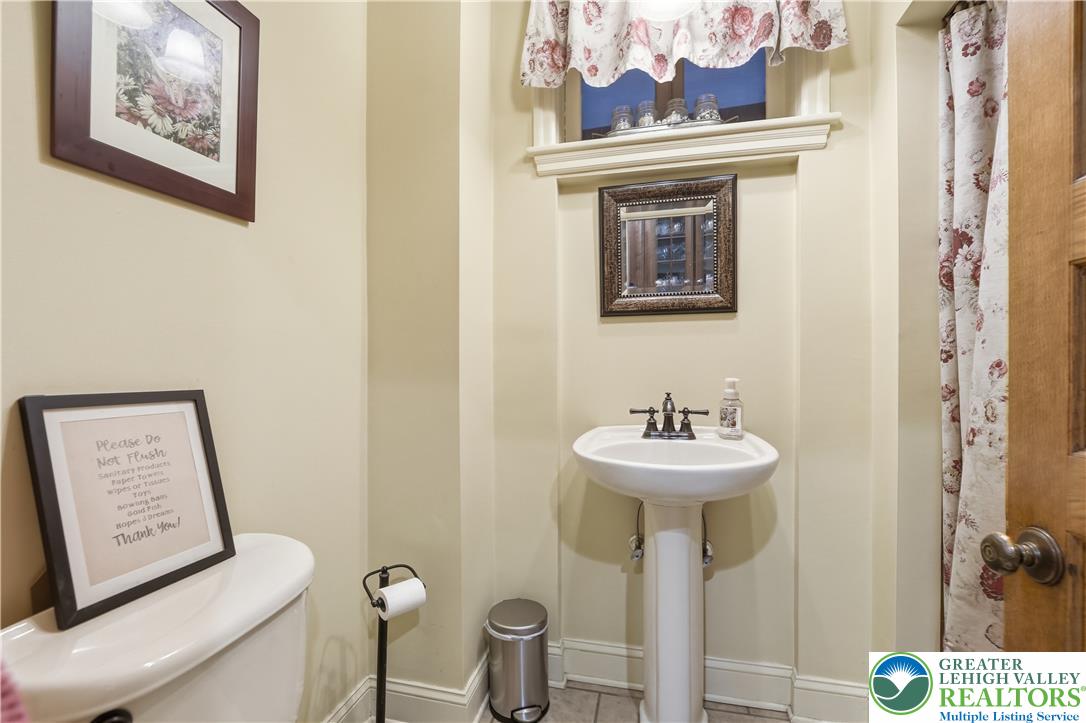 804 West Broad Street Property Photo 12
