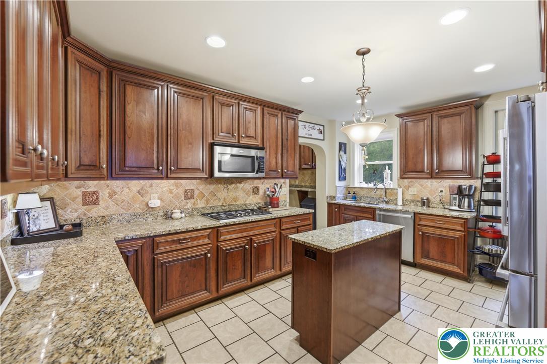 804 West Broad Street Property Photo 16