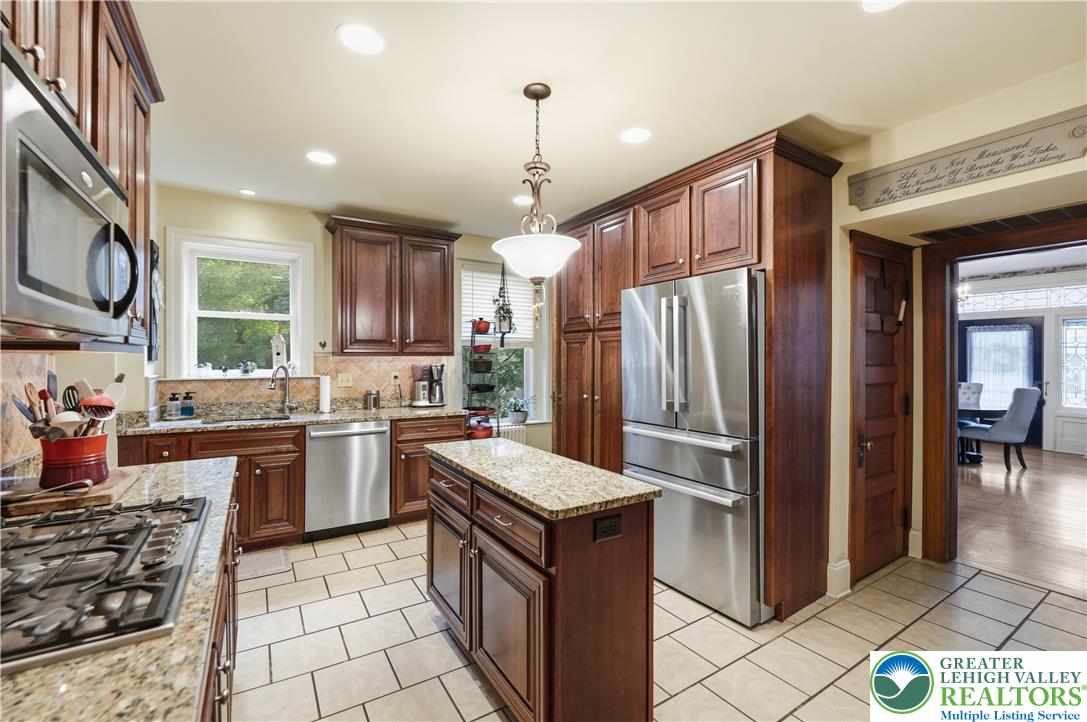 804 West Broad Street Property Photo 18