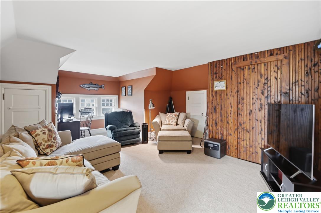 804 West Broad Street Property Photo 28