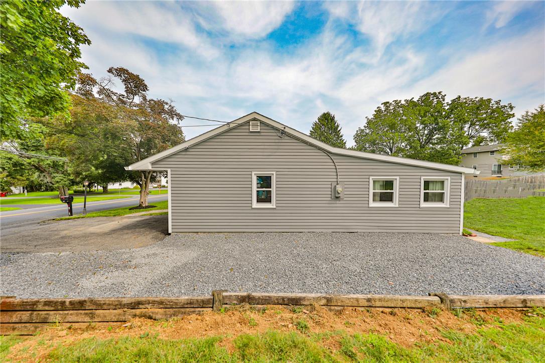 1403 Richmond Road Property Photo 4