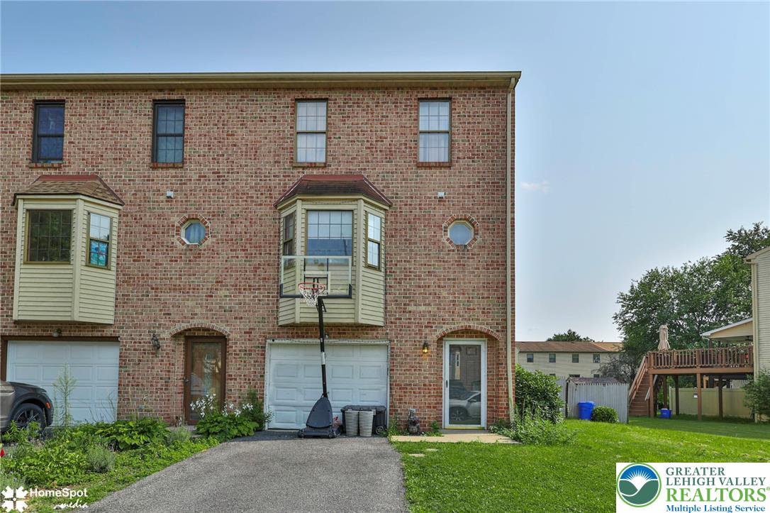 472 Vera Circle Property Photo 2