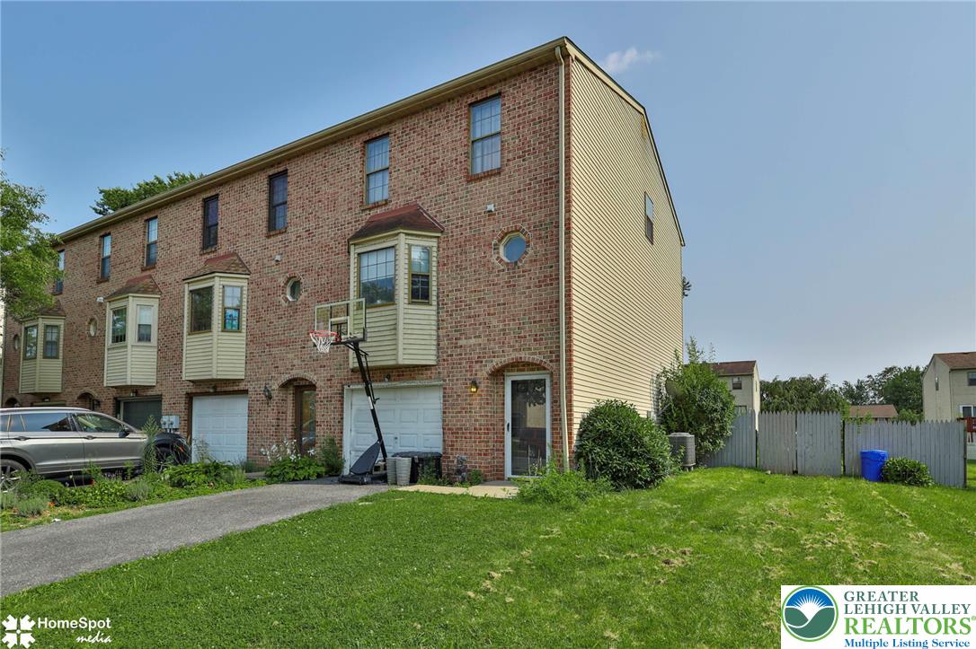 472 Vera Circle Property Photo 3
