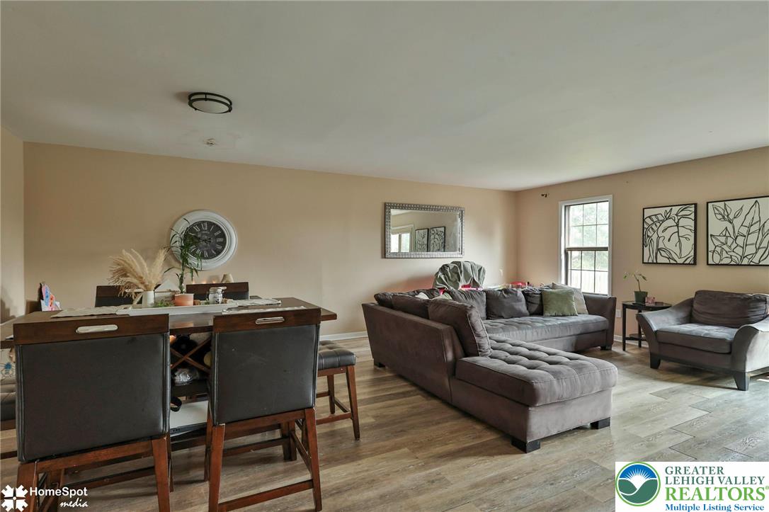 472 Vera Circle Property Photo 6
