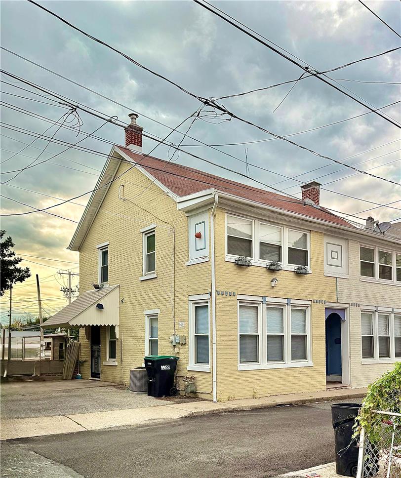 617 School Street Property Photo 1