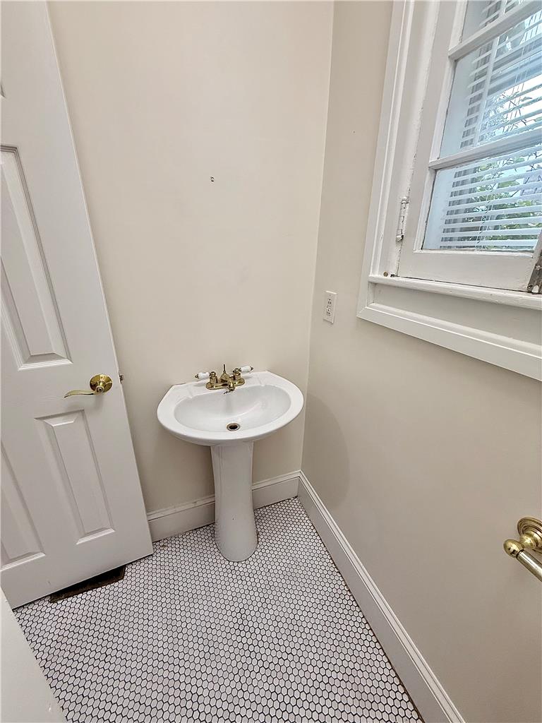 617 School Street Property Photo 7