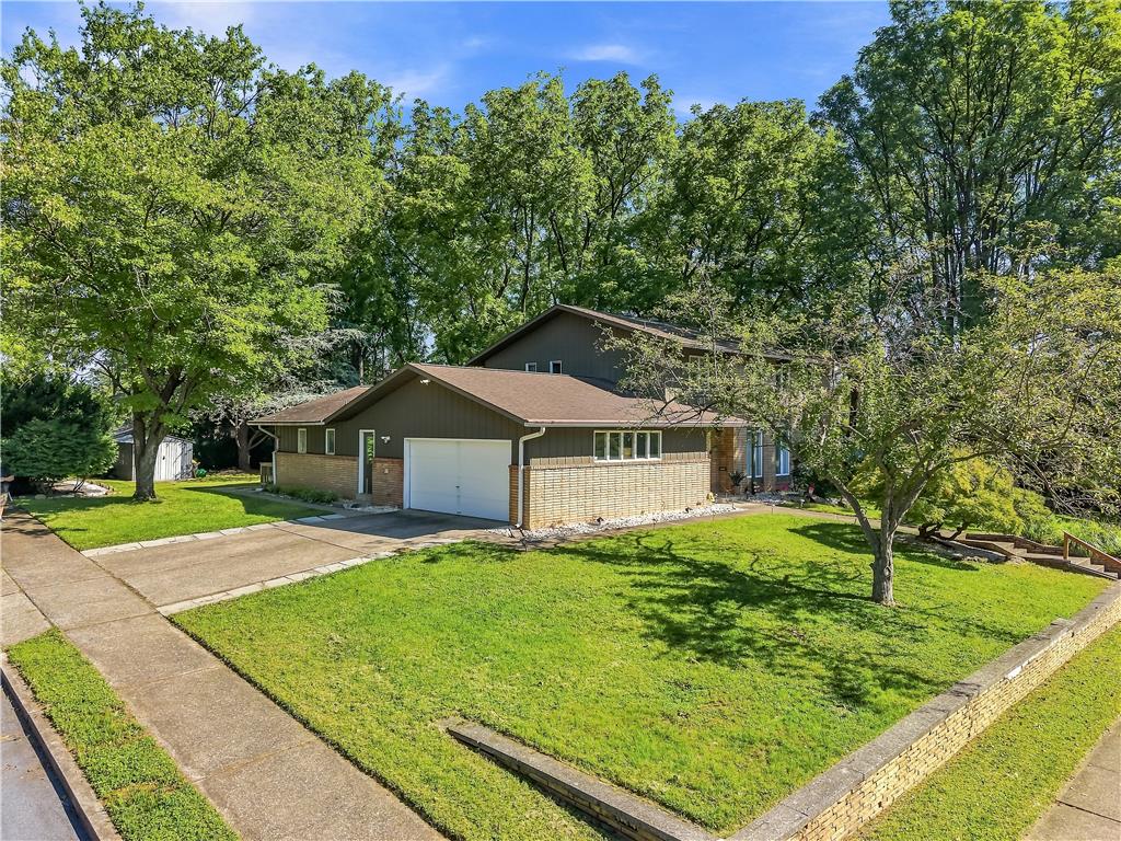 2421 West Greenleaf Property Photo 4