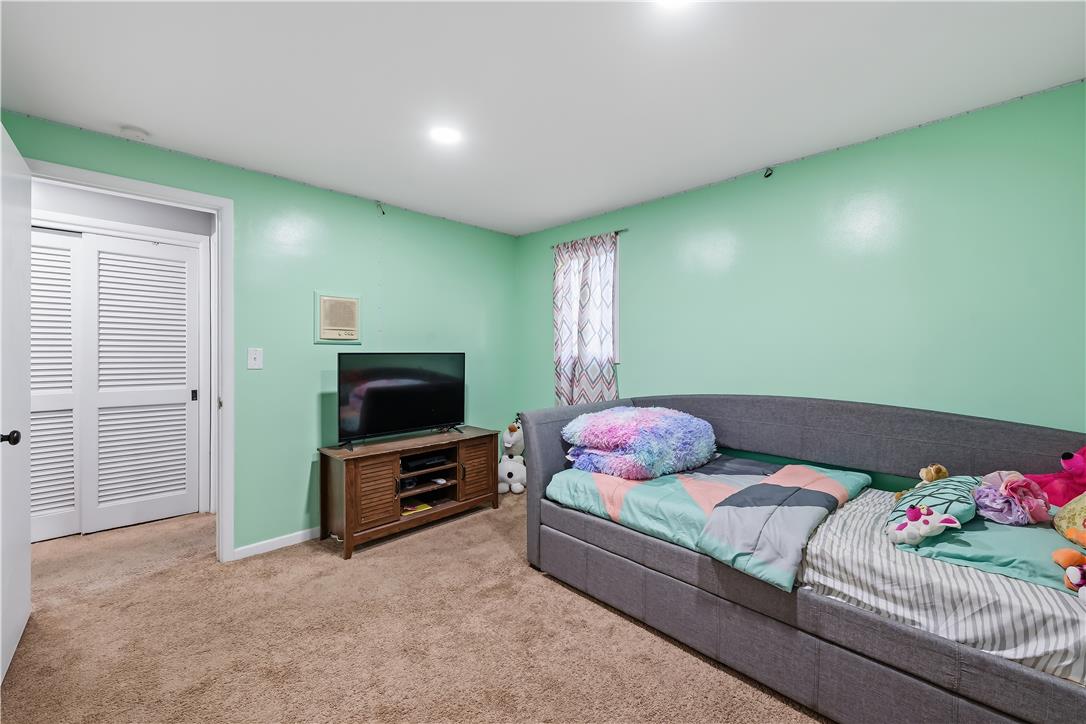 2421 West Greenleaf Property Photo 40