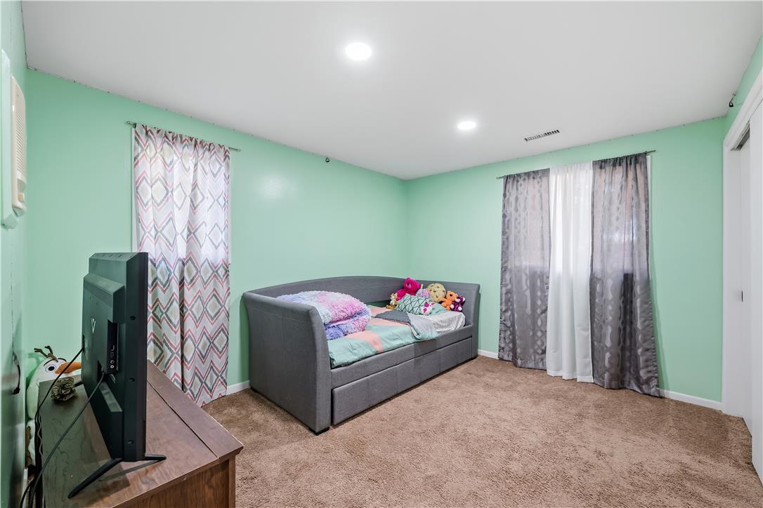 2421 West Greenleaf Property Photo 41
