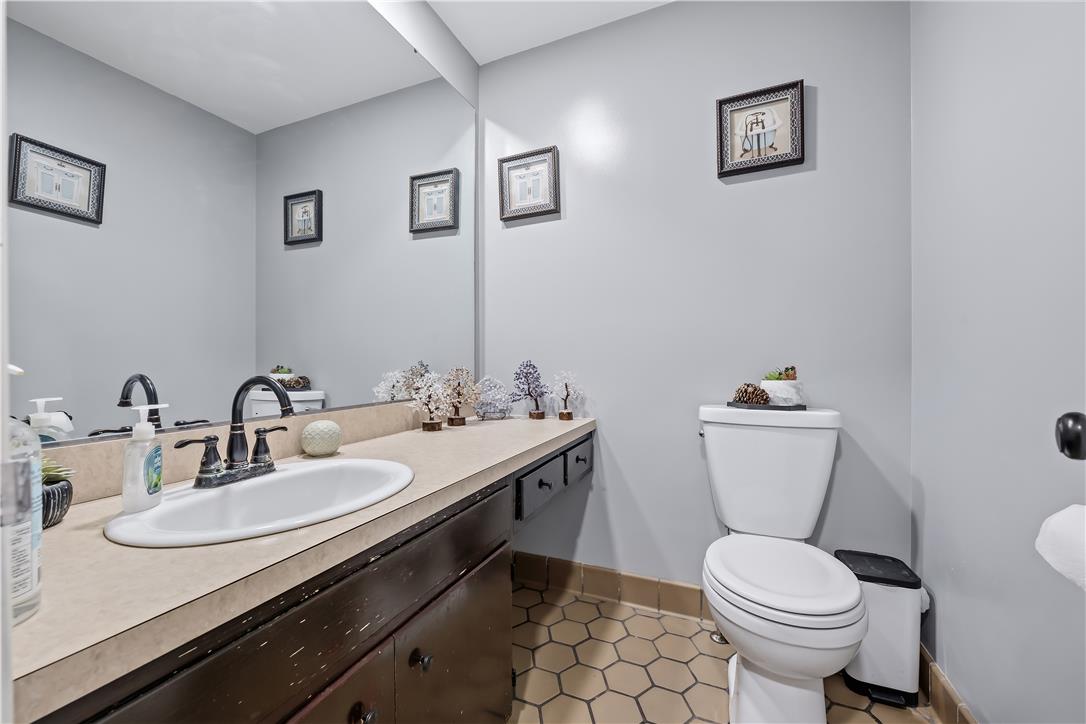 2421 West Greenleaf Property Photo 44