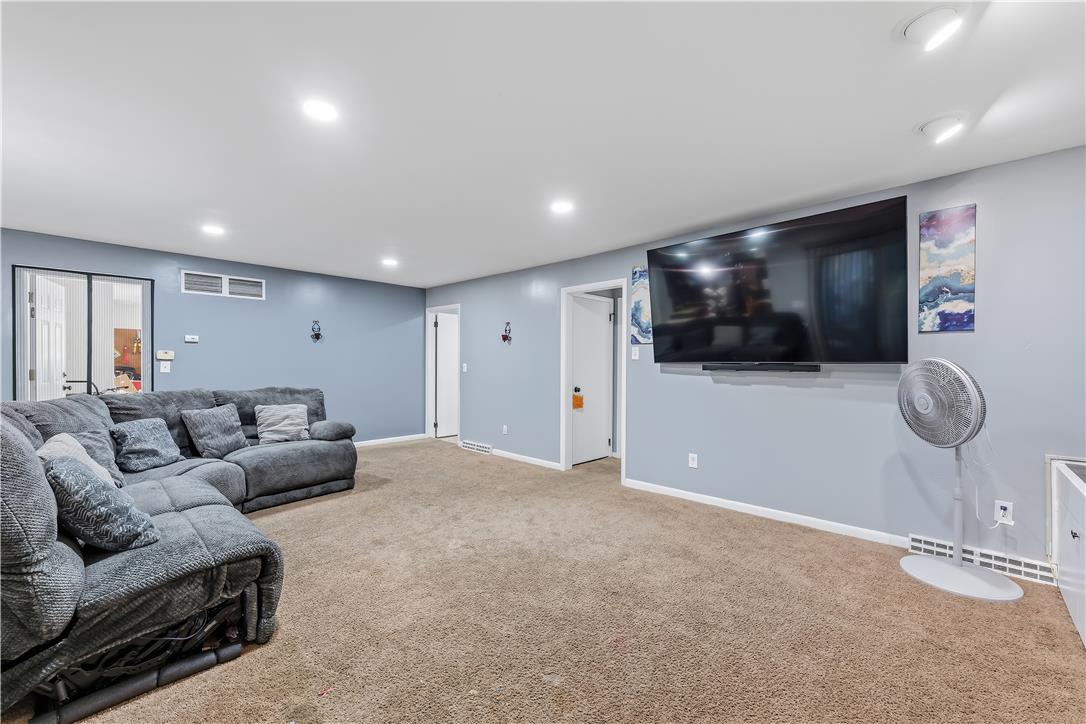 2421 West Greenleaf Property Photo 49