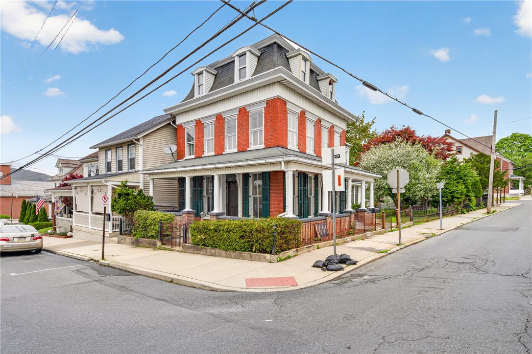 65 2nd Street Property Photo 1