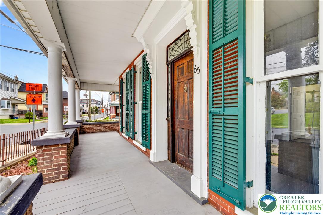 65 2nd Street Property Photo 8