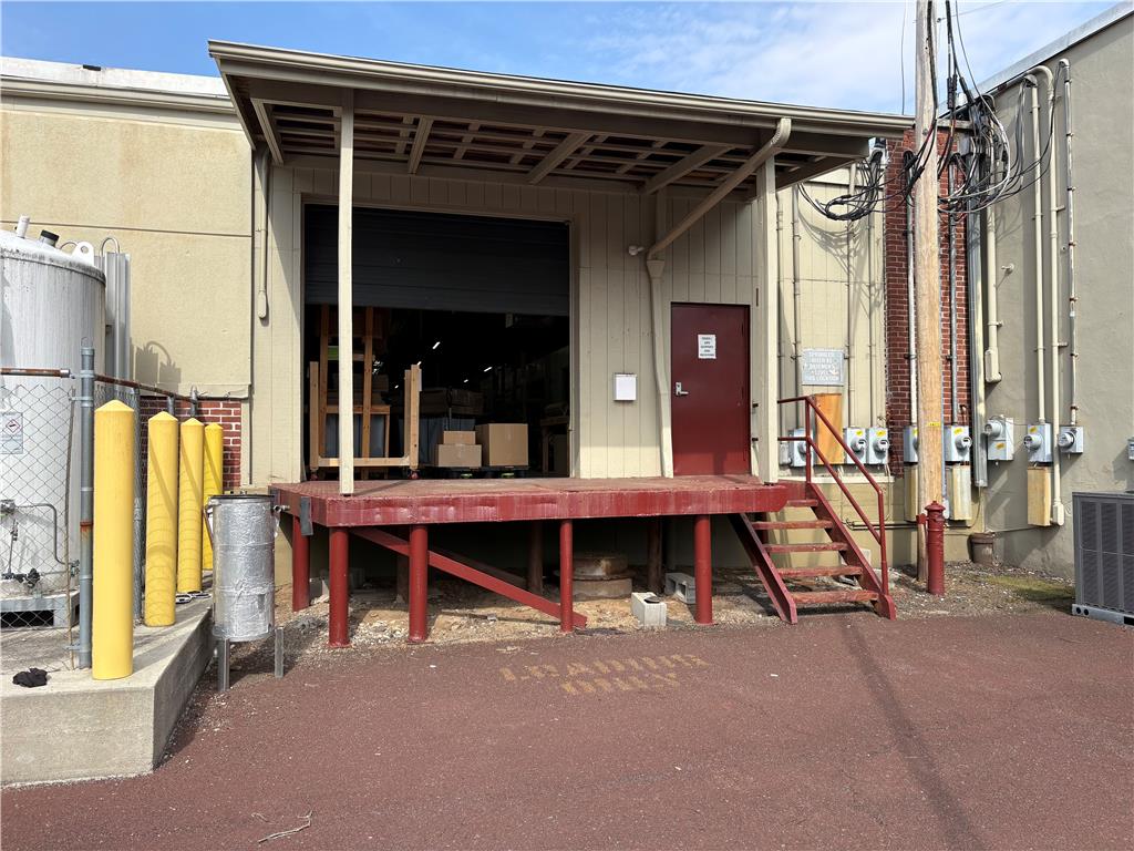 410 East Walnut Street Property Photo 1