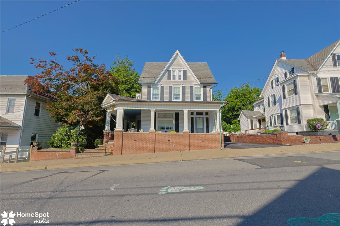 107 North Robinson Avenue Property Photo 1
