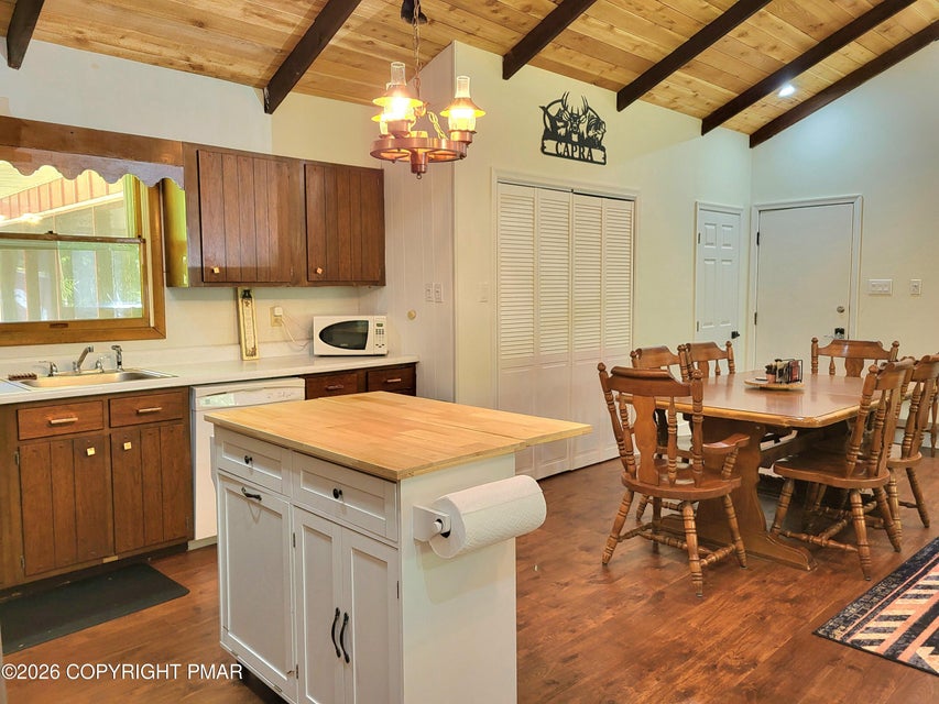 8 Wolf Way Property Photo 3