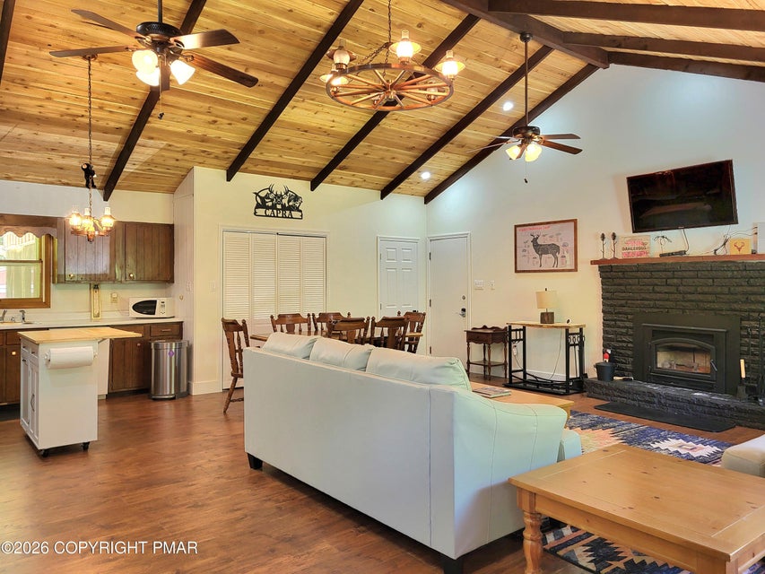 8 Wolf Way Property Photo 7