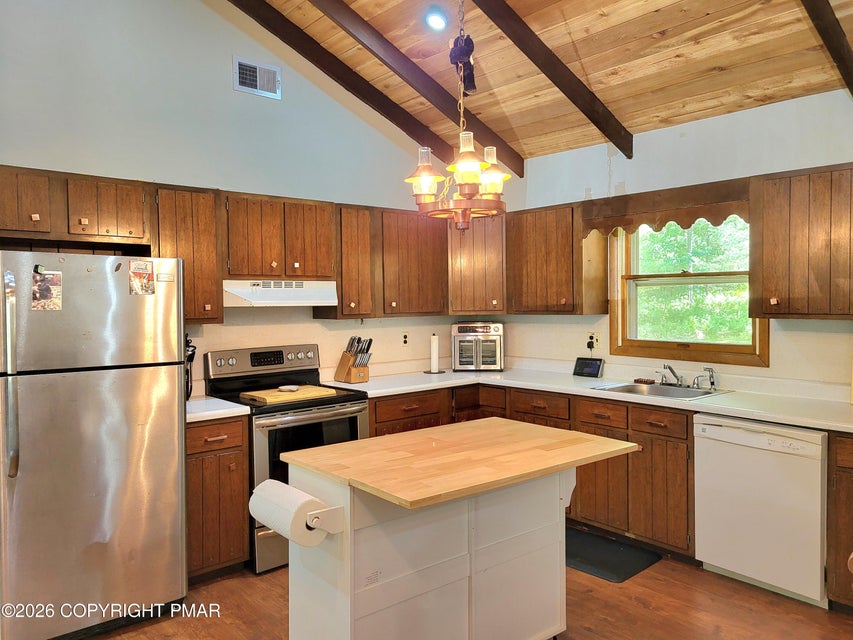 8 Wolf Way Property Photo 9