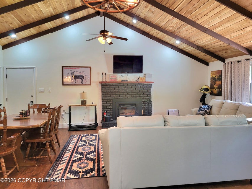 8 Wolf Way Property Photo 12