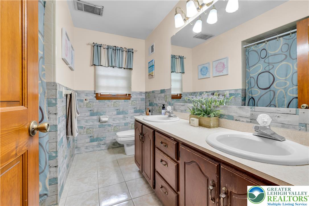 1816 Willow Drive Property Photo 32