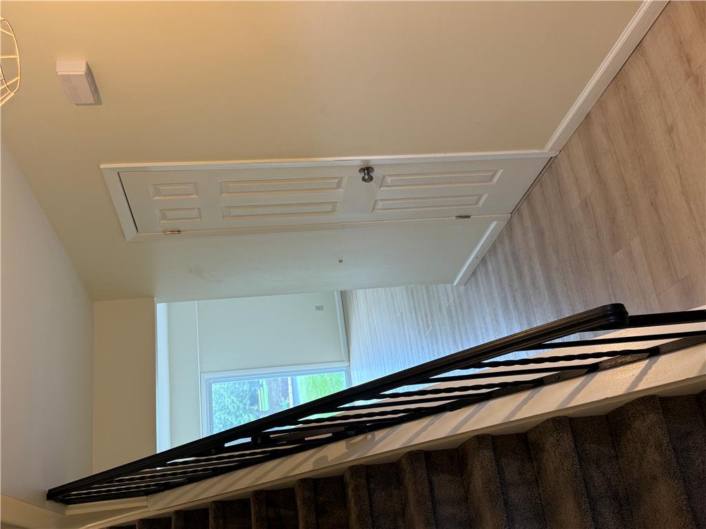 8 Lexington Property Photo 3
