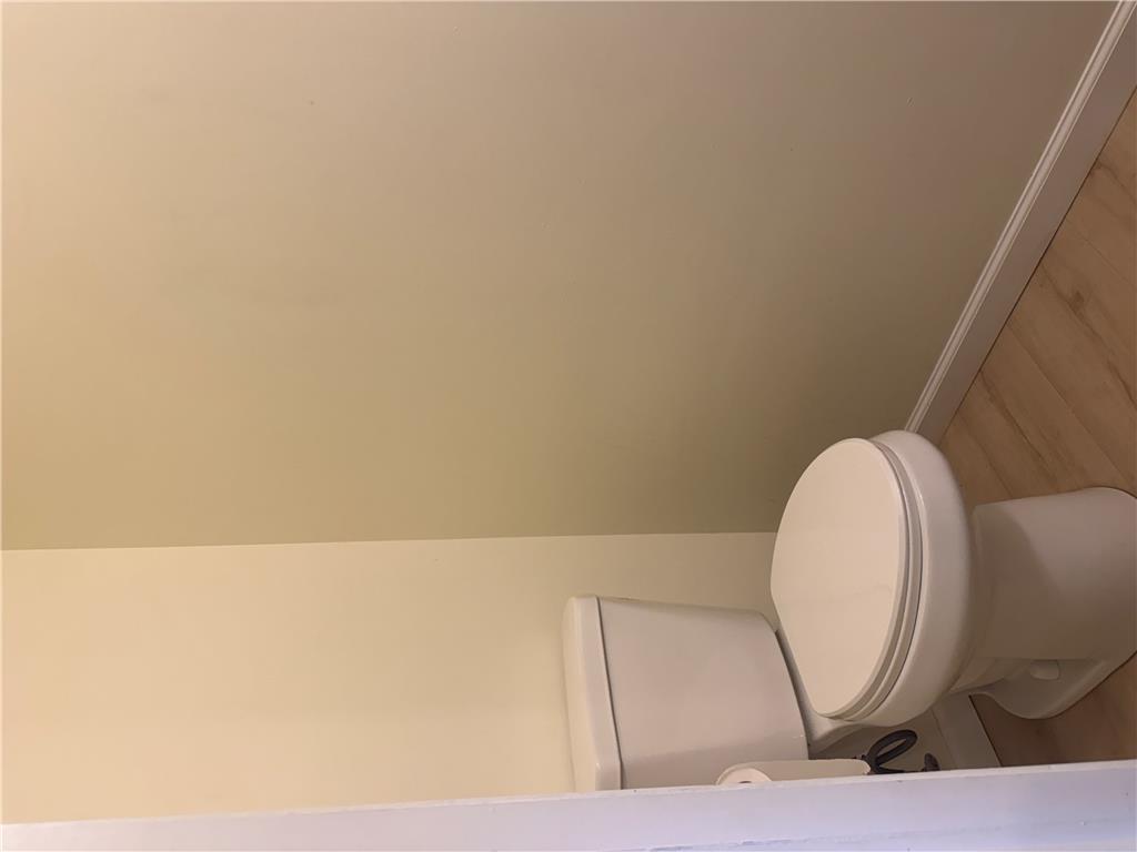 8 Lexington Property Photo 4