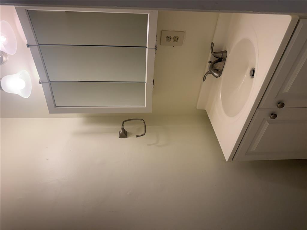 8 Lexington Property Photo 5