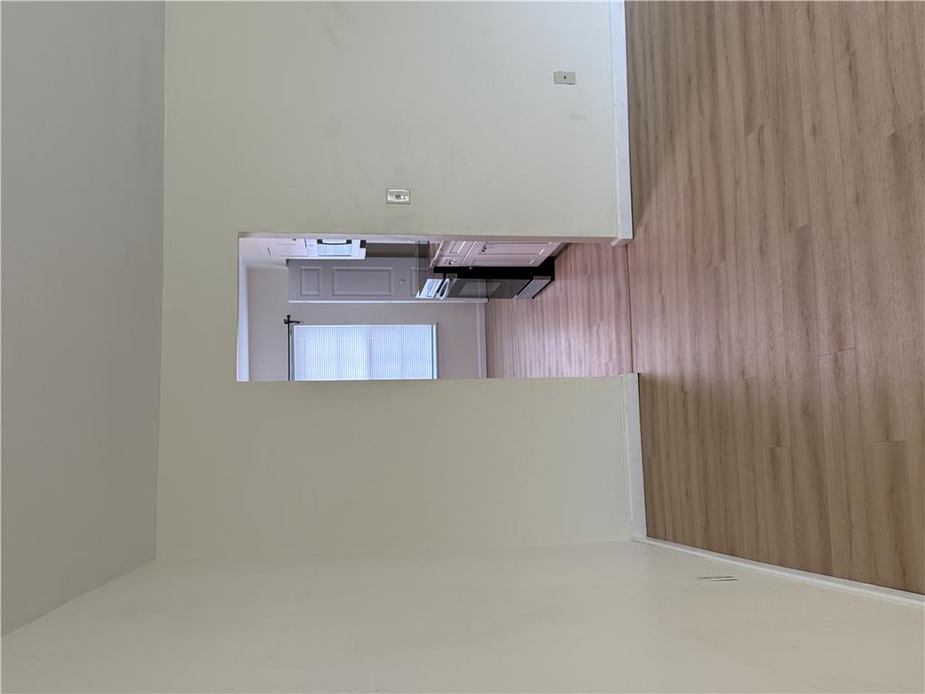 8 Lexington Property Photo 7