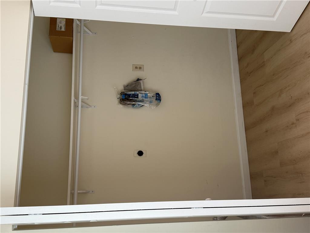 8 Lexington Property Photo 10